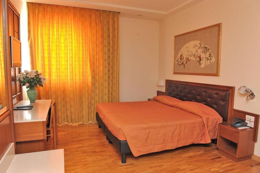 Hotel Svevo Джоя-дель-Колле Номер фото