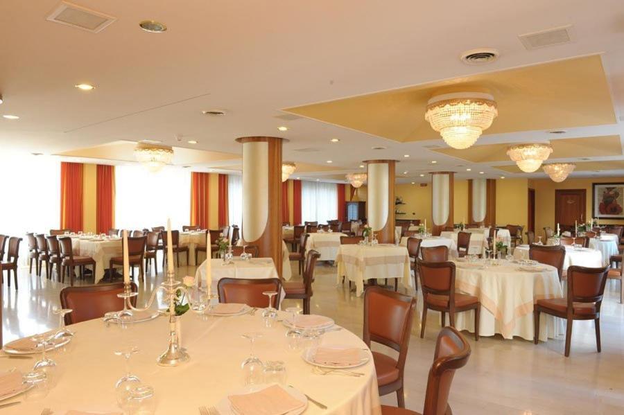 Hotel Svevo Джоя-дель-Колле Экстерьер фото