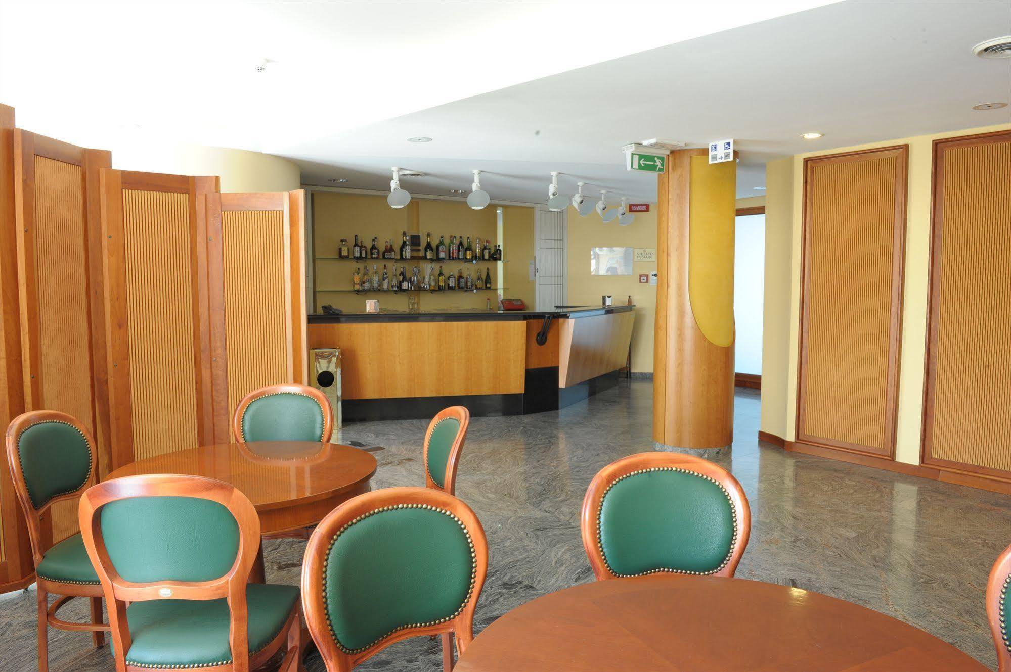 Hotel Svevo Джоя-дель-Колле Экстерьер фото